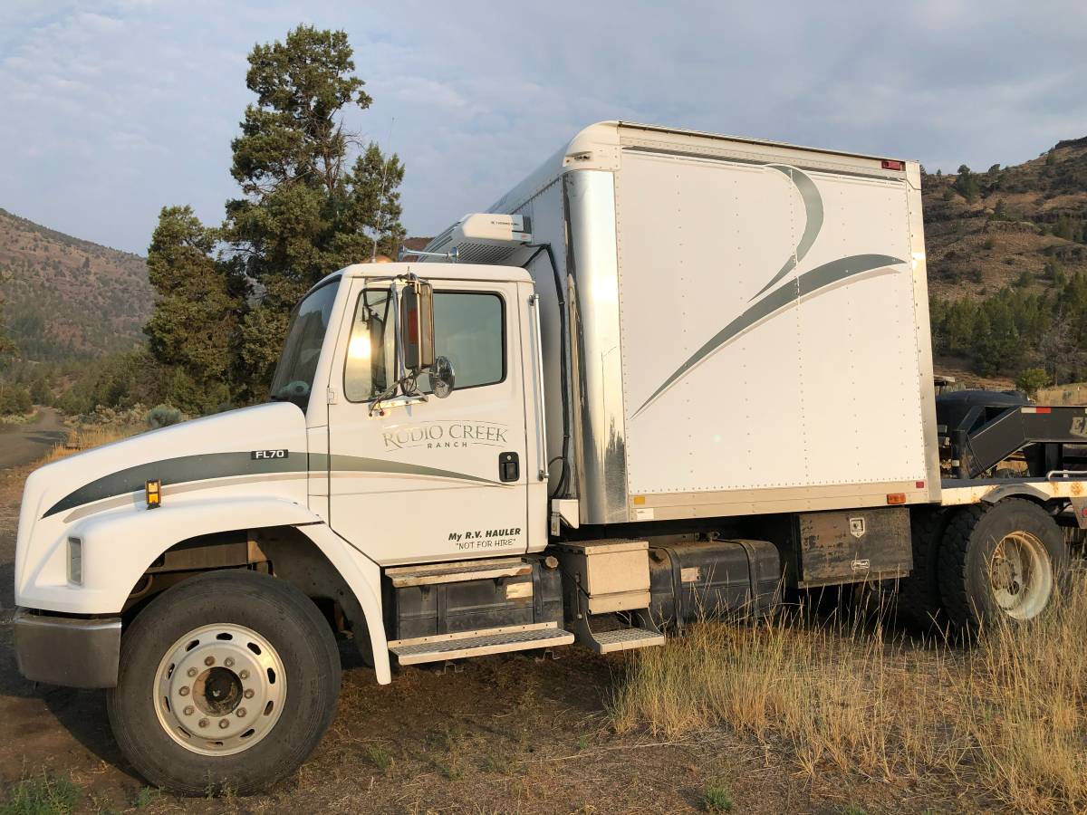 Freightliner-fl70-diesel-1995-white