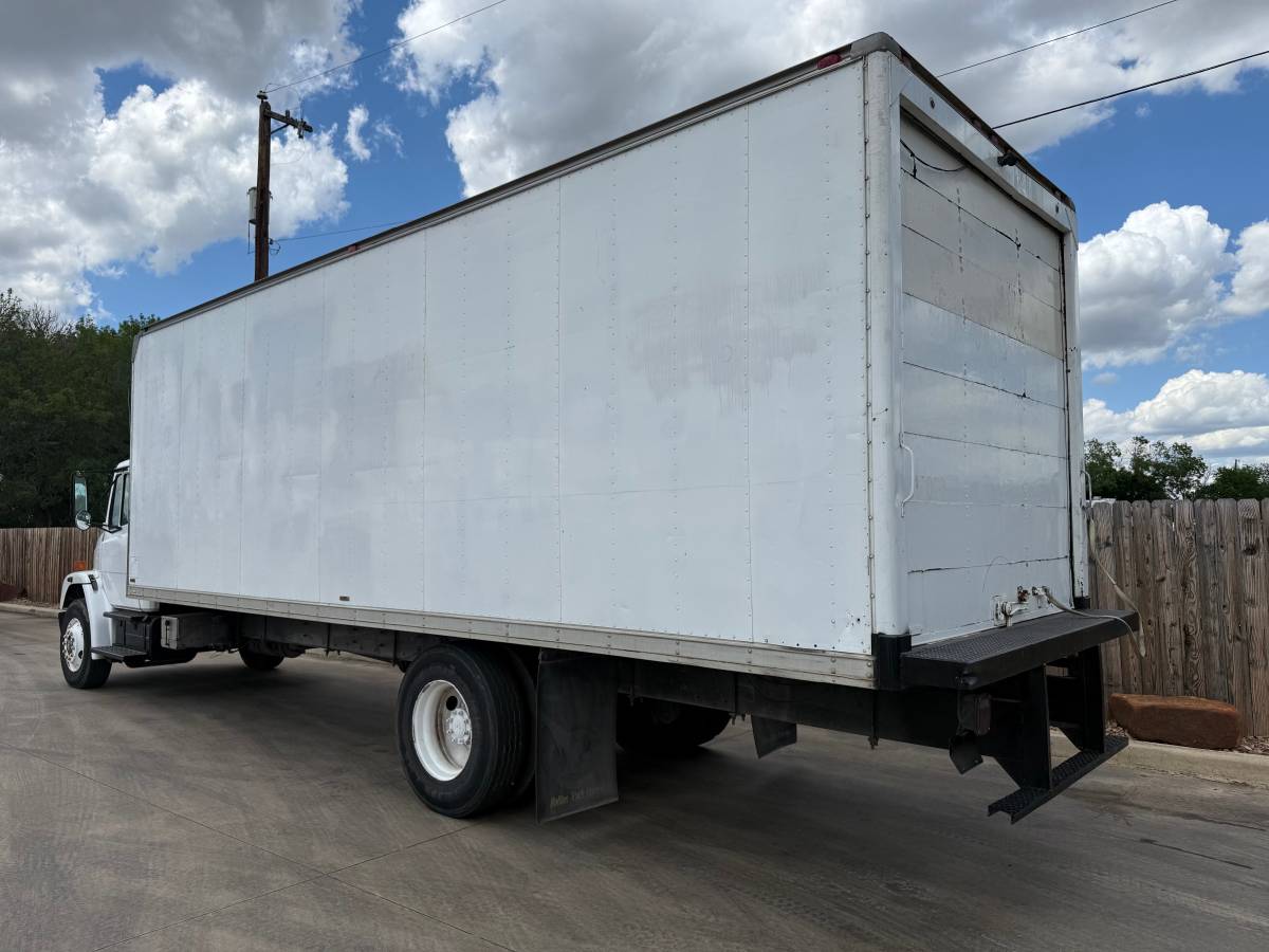 Freightliner-fl70-diesel-1995-white