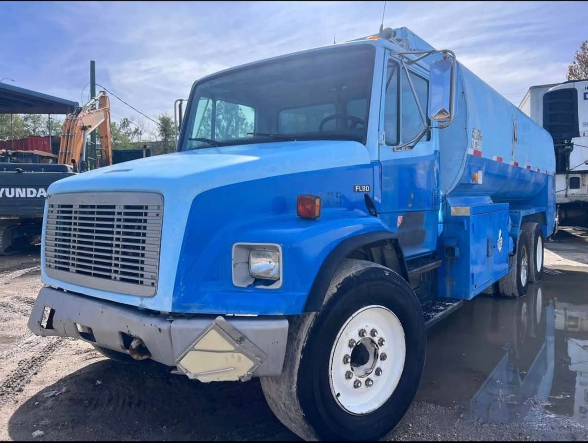 Freightliner-fl80-diesel-1995-blue