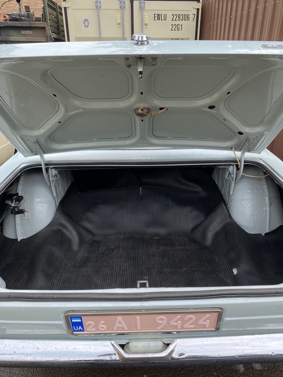 GAZ-24-Volga-1987-13