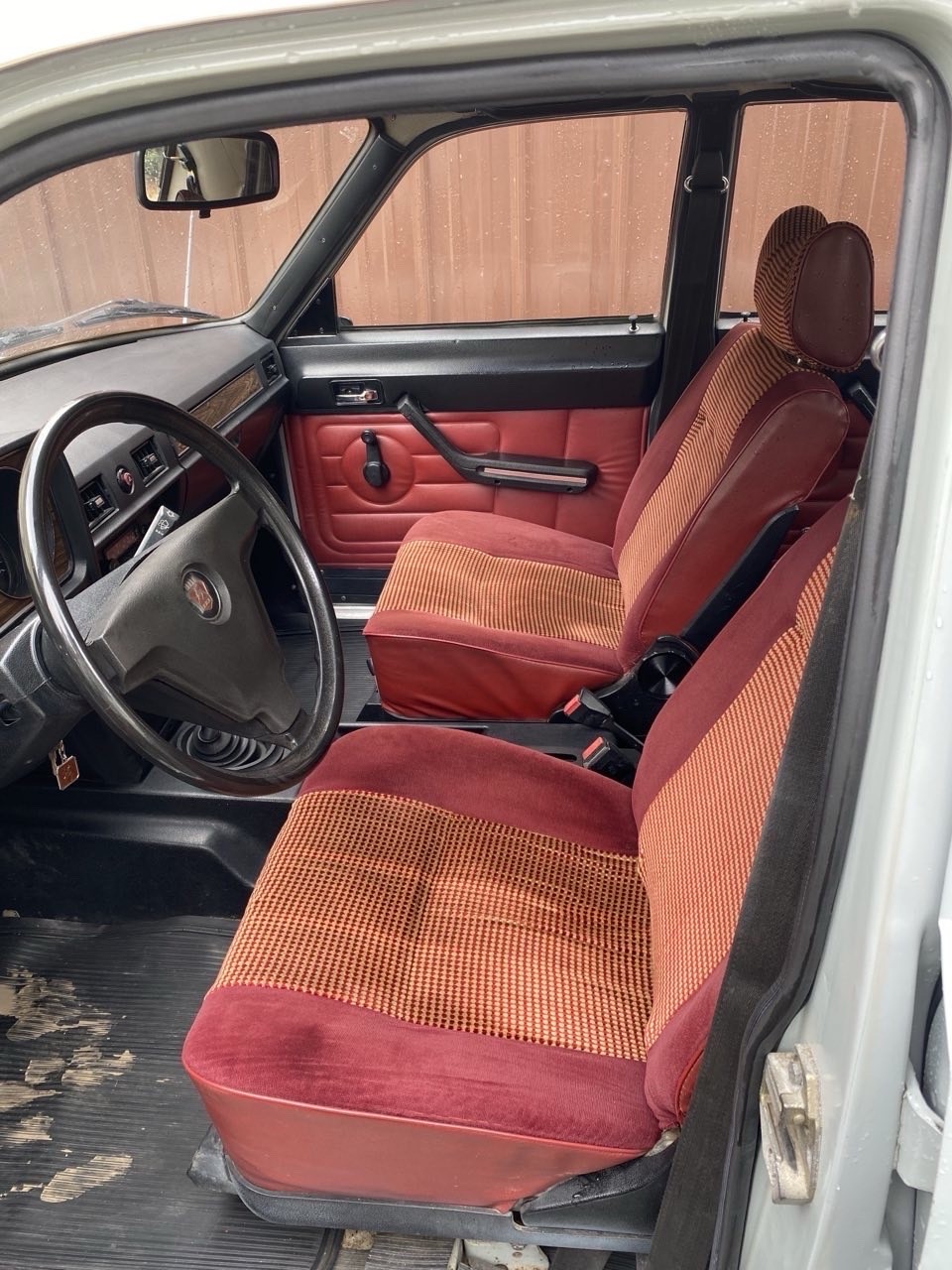 GAZ-24-Volga-1987-5