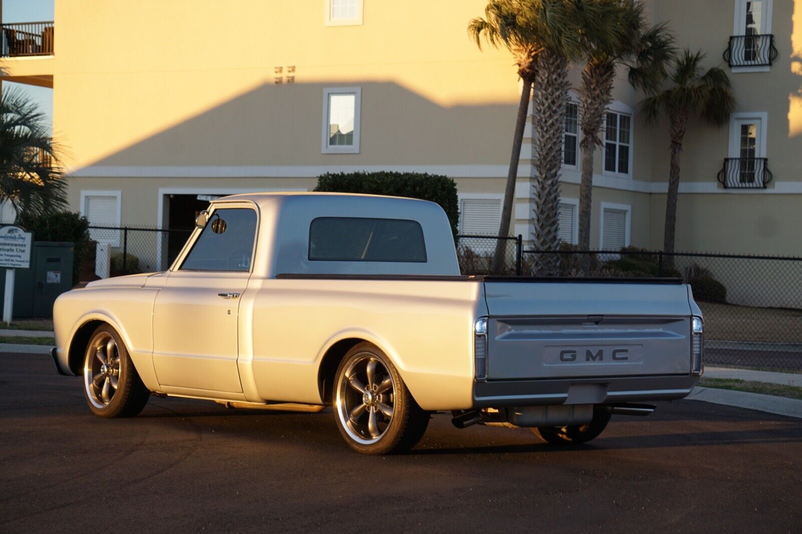 GMC-C-10-1967-Regular-Cab-Pickup-4