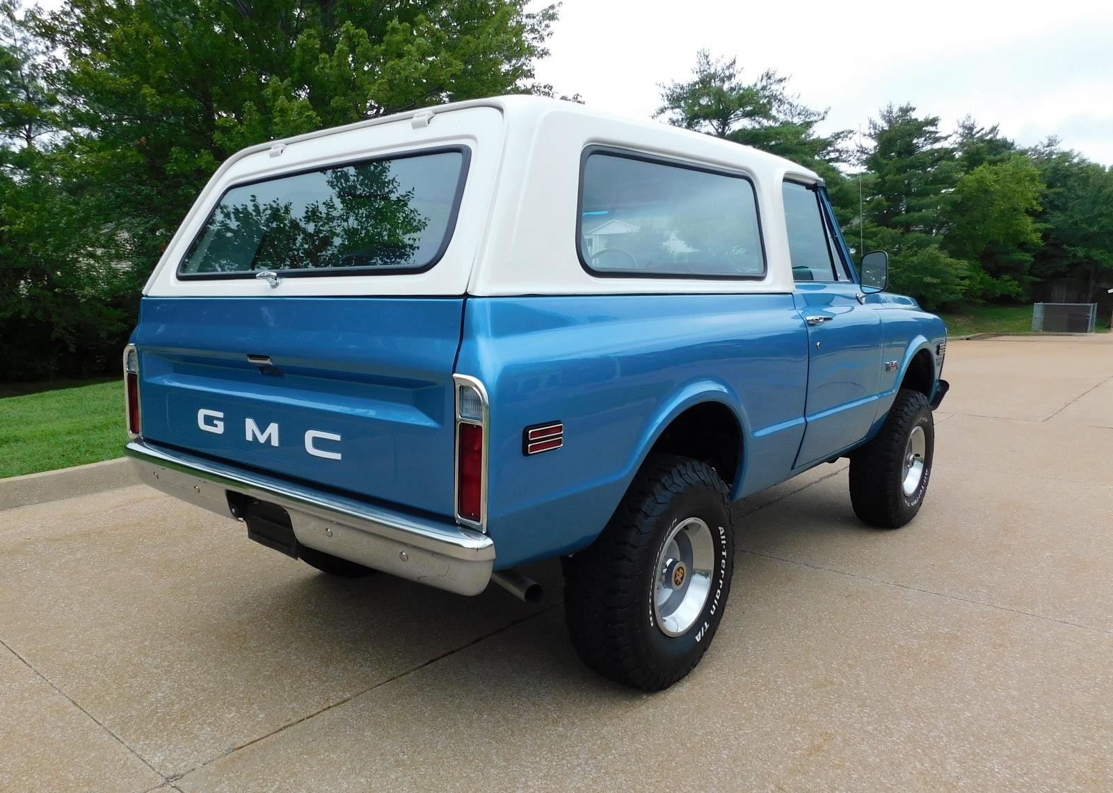 GMC-Jimmy-1970-SUV-23
