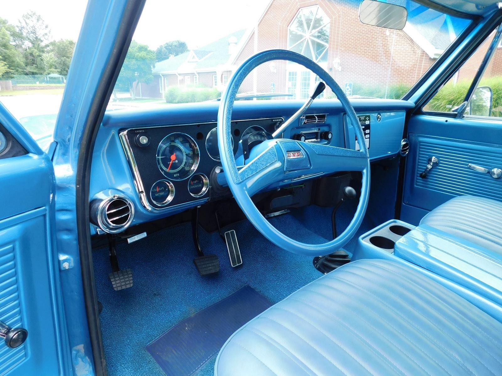 GMC-Jimmy-1970-SUV-9