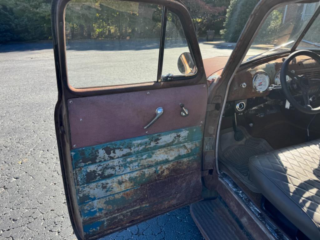 GMC-Pickup-resto-mod-frame-off-build-patina-1950-26
