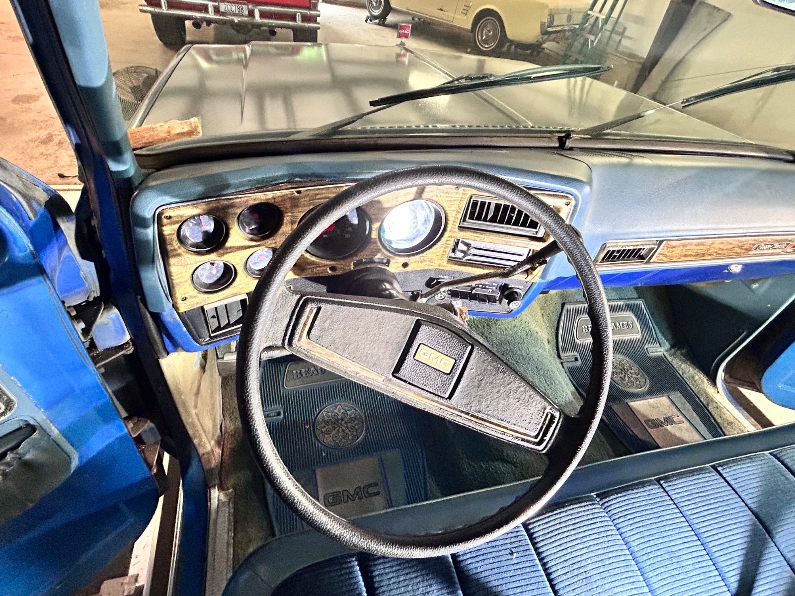 GMC-Sierra-1500-1975-11