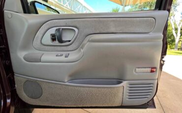 GMC-Sierra-1500-1995-Pickup-Truck-27