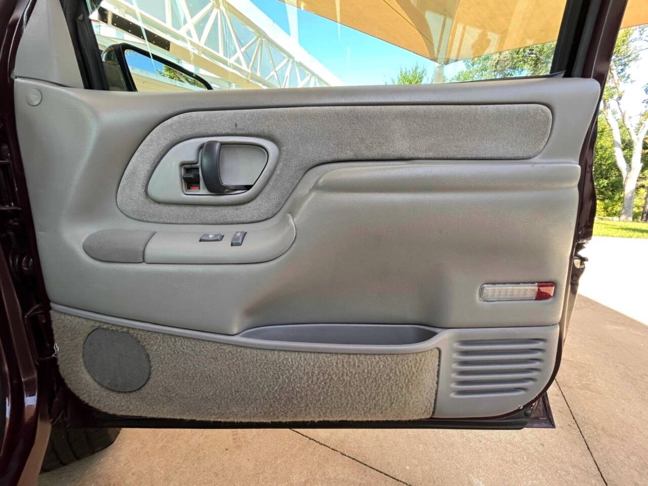 GMC-Sierra-1500-1995-Pickup-Truck-27