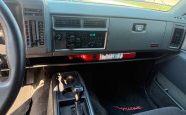 GMC-Syclone-1991-Pickup-Truck-32