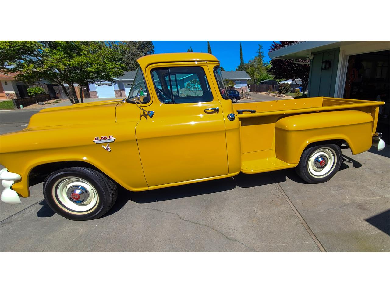Gmc-100-1957-Bahama-Yellow-Black-2