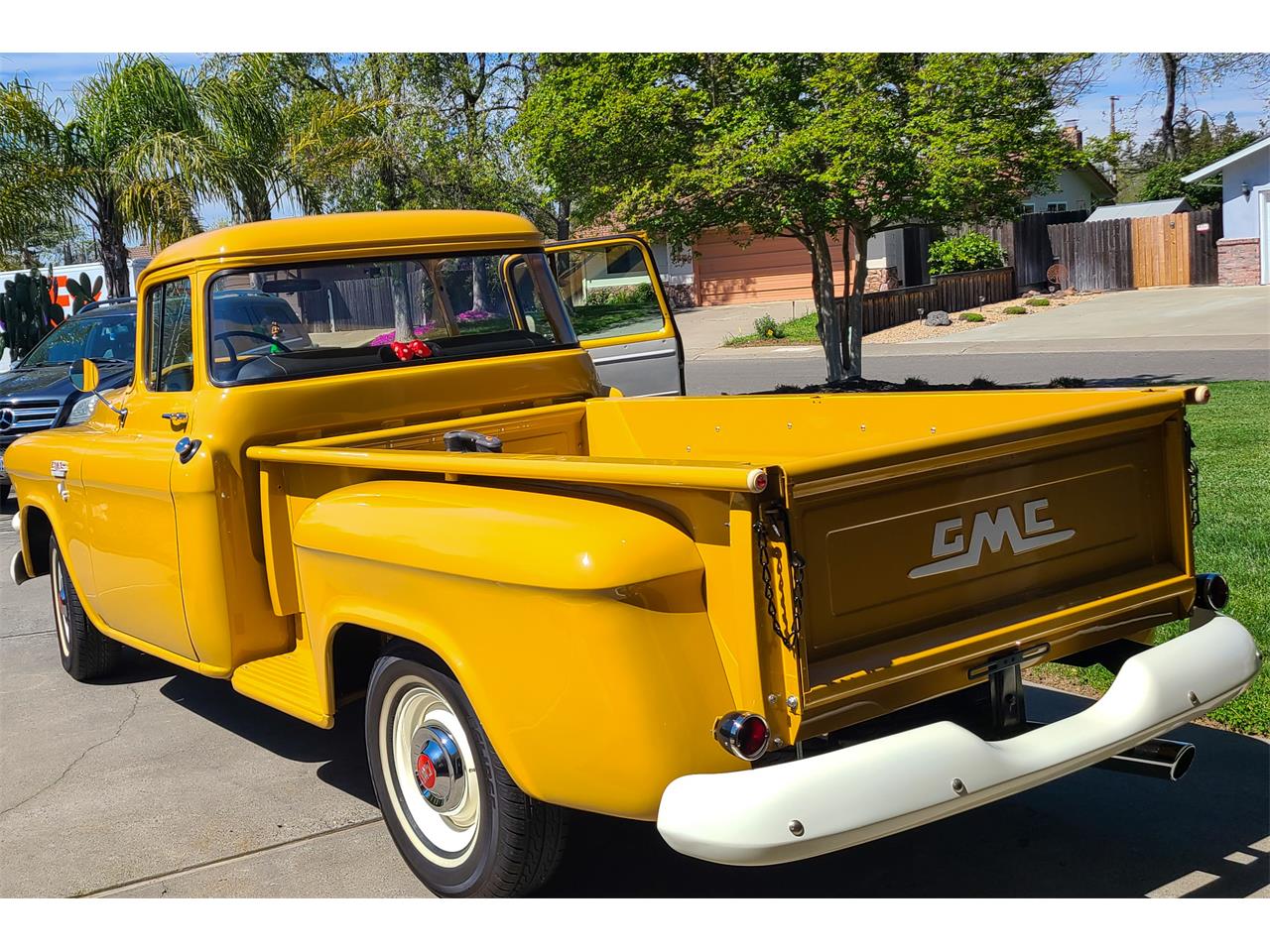 Gmc-100-1957-Bahama-Yellow-Black-3