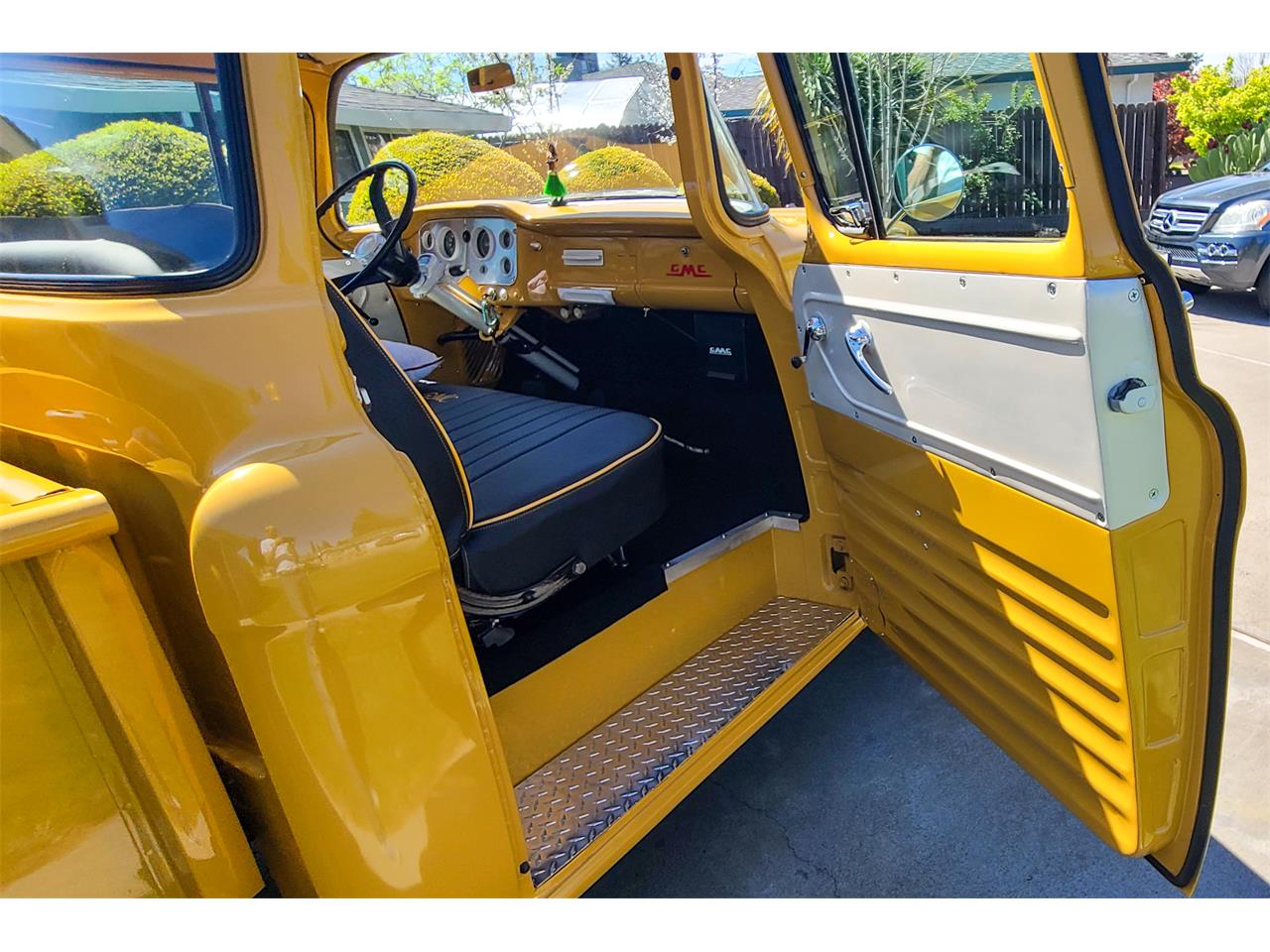 Gmc-100-1957-Bahama-Yellow-Black-9