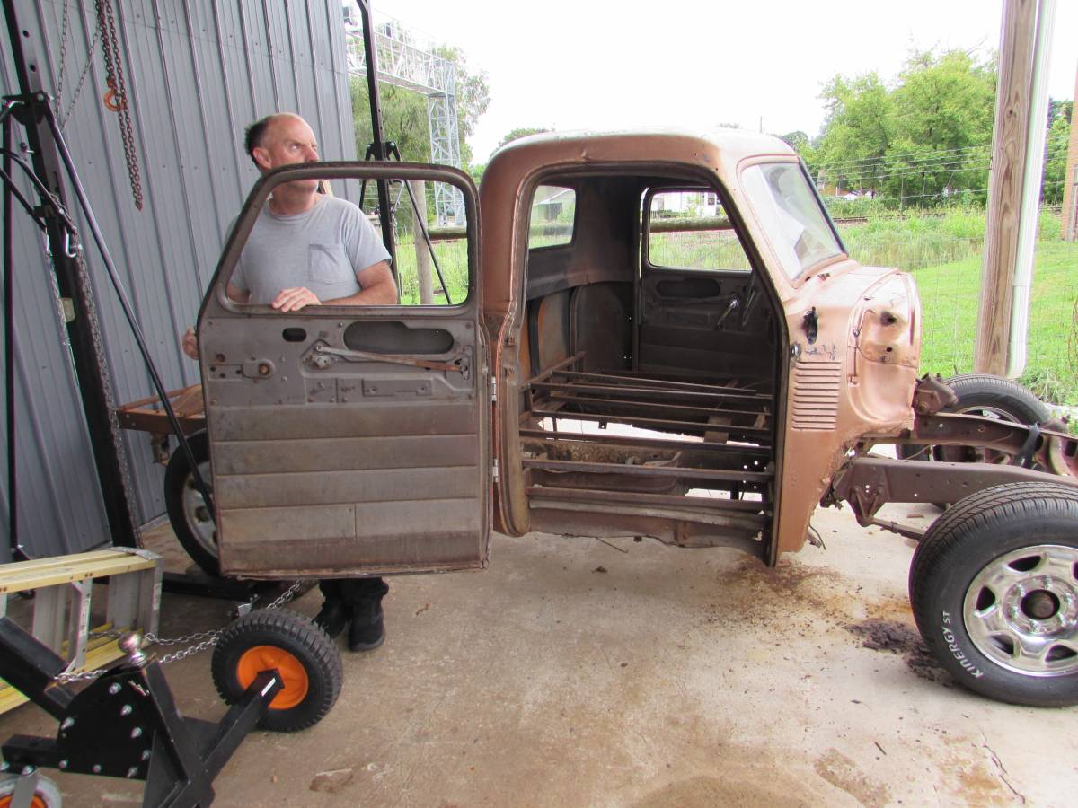 Gmc-12-ton-truck-1953-orange-3