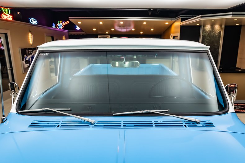 Gmc-1500-1969-Light-Blue-Black-25