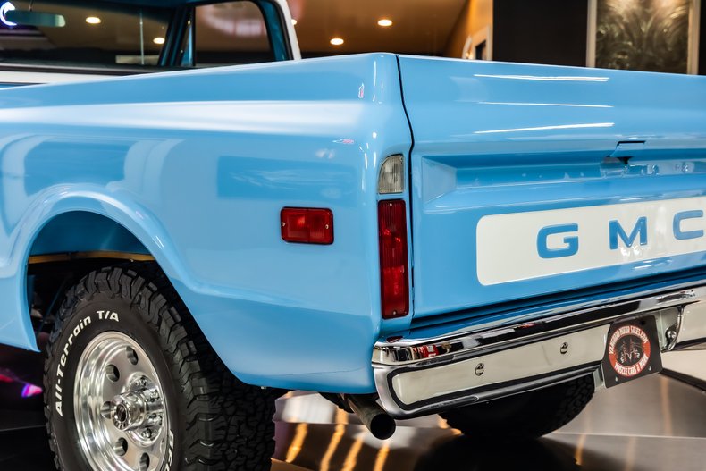 Gmc-1500-1969-Light-Blue-Black-30