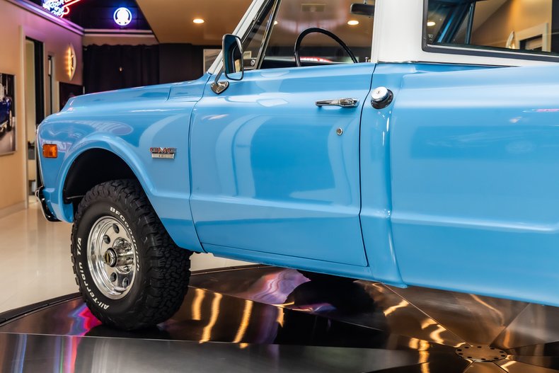Gmc-1500-1969-Light-Blue-Black-31