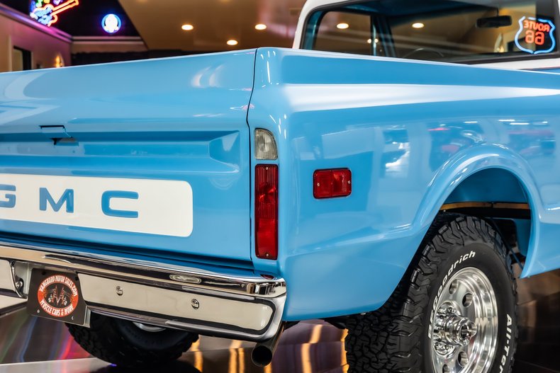 Gmc-1500-1969-Light-Blue-Black-38