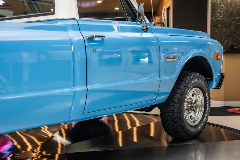 Gmc-1500-1969-Light-Blue-Black-39
