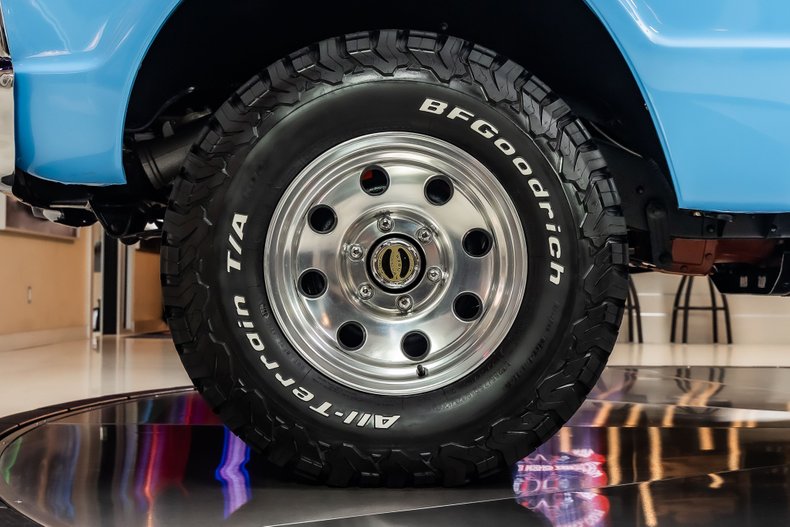 Gmc-1500-1969-Light-Blue-Black-46