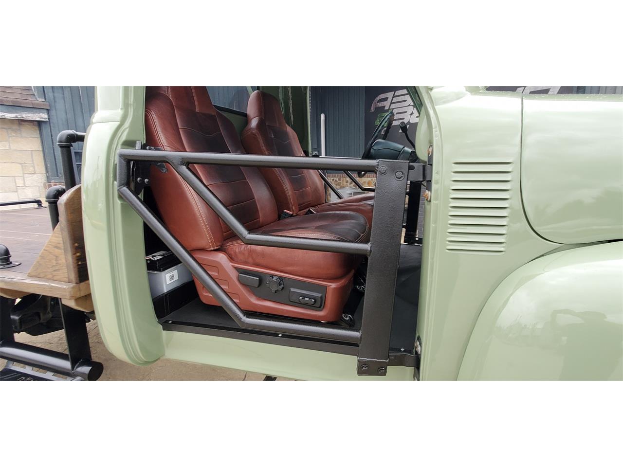 Gmc-2500-1954-Green-Black-and-tan-17