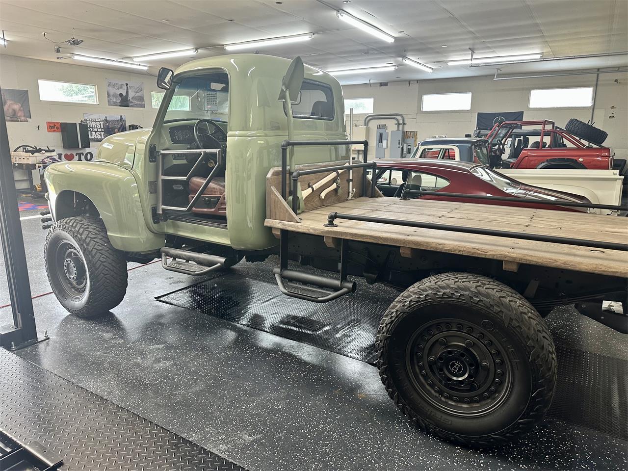 Gmc-2500-1954-Green-Black-and-tan-6