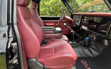 Gmc-2500-1970-Black-Firethorn-red-10