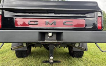 Gmc-2500-1970-Black-Firethorn-red-12