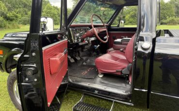 Gmc-2500-1970-Black-Firethorn-red-14