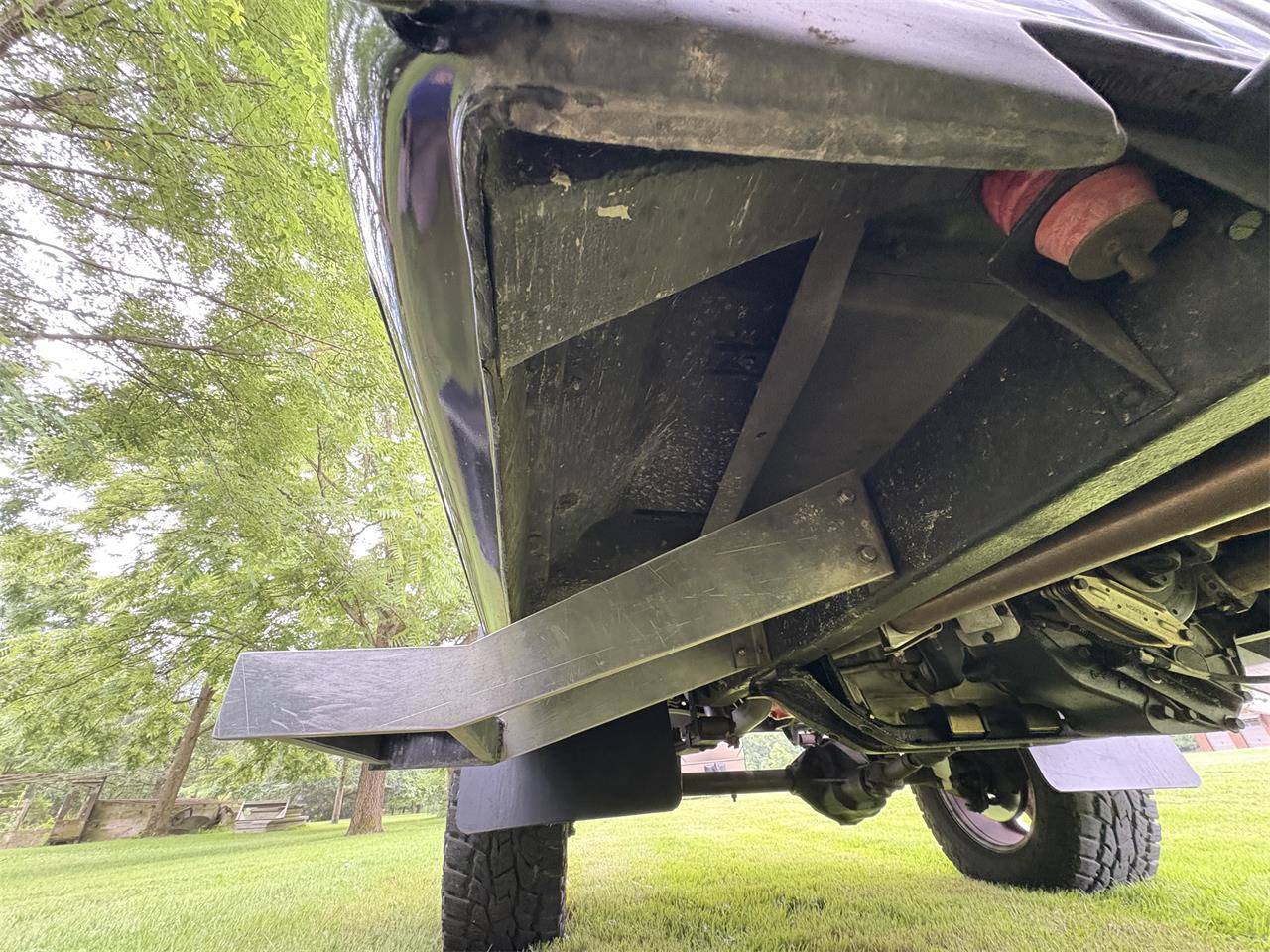 Gmc-2500-1970-Black-Firethorn-red-21