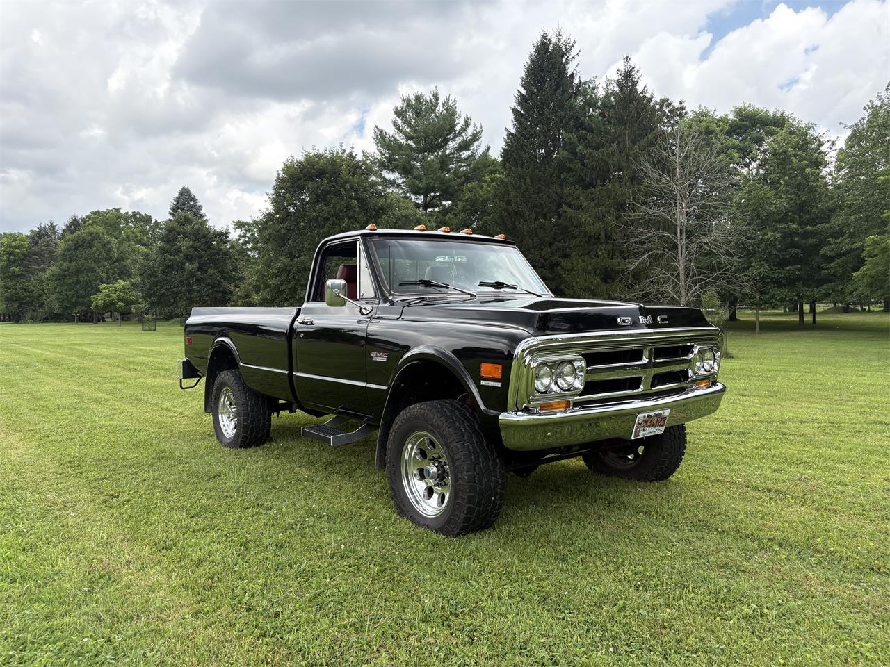 Gmc-2500-1970-Black-Firethorn-red-3