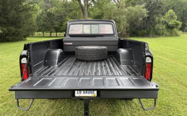 Gmc-2500-1970-Black-Firethorn-red-4