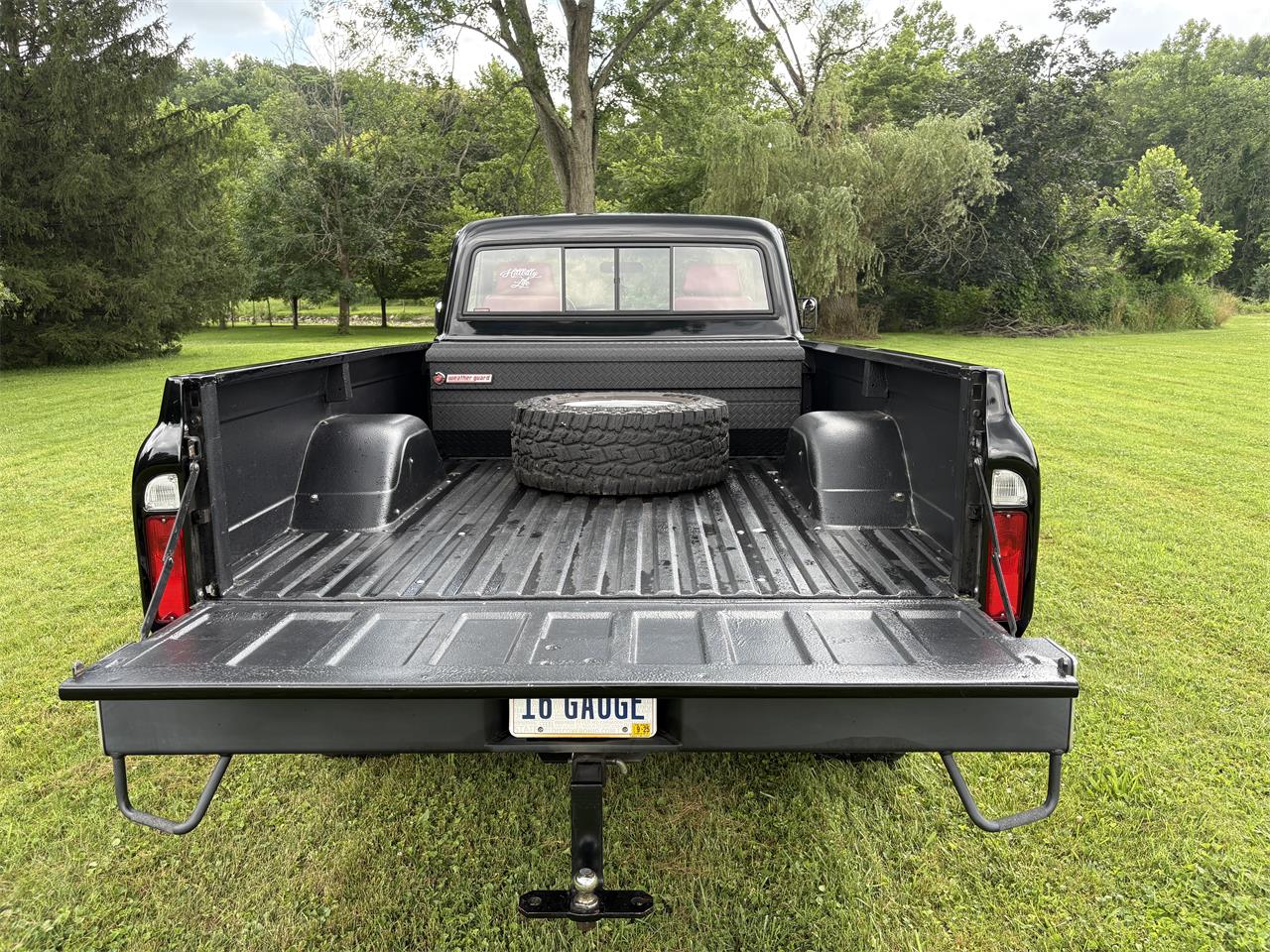 Gmc-2500-1970-Black-Firethorn-red-4