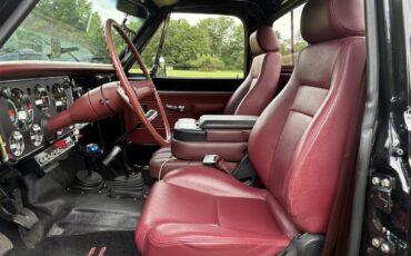 Gmc-2500-1970-Black-Firethorn-red-6