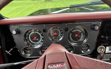 Gmc-2500-1970-Black-Firethorn-red-7