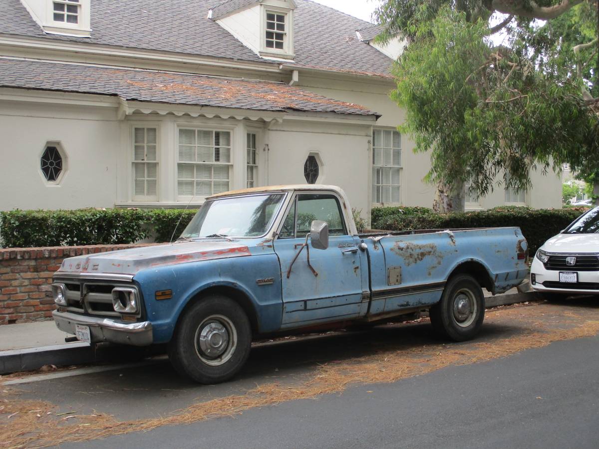 Gmc-2500-custom-camper-8-12-bed-1969-blue-2