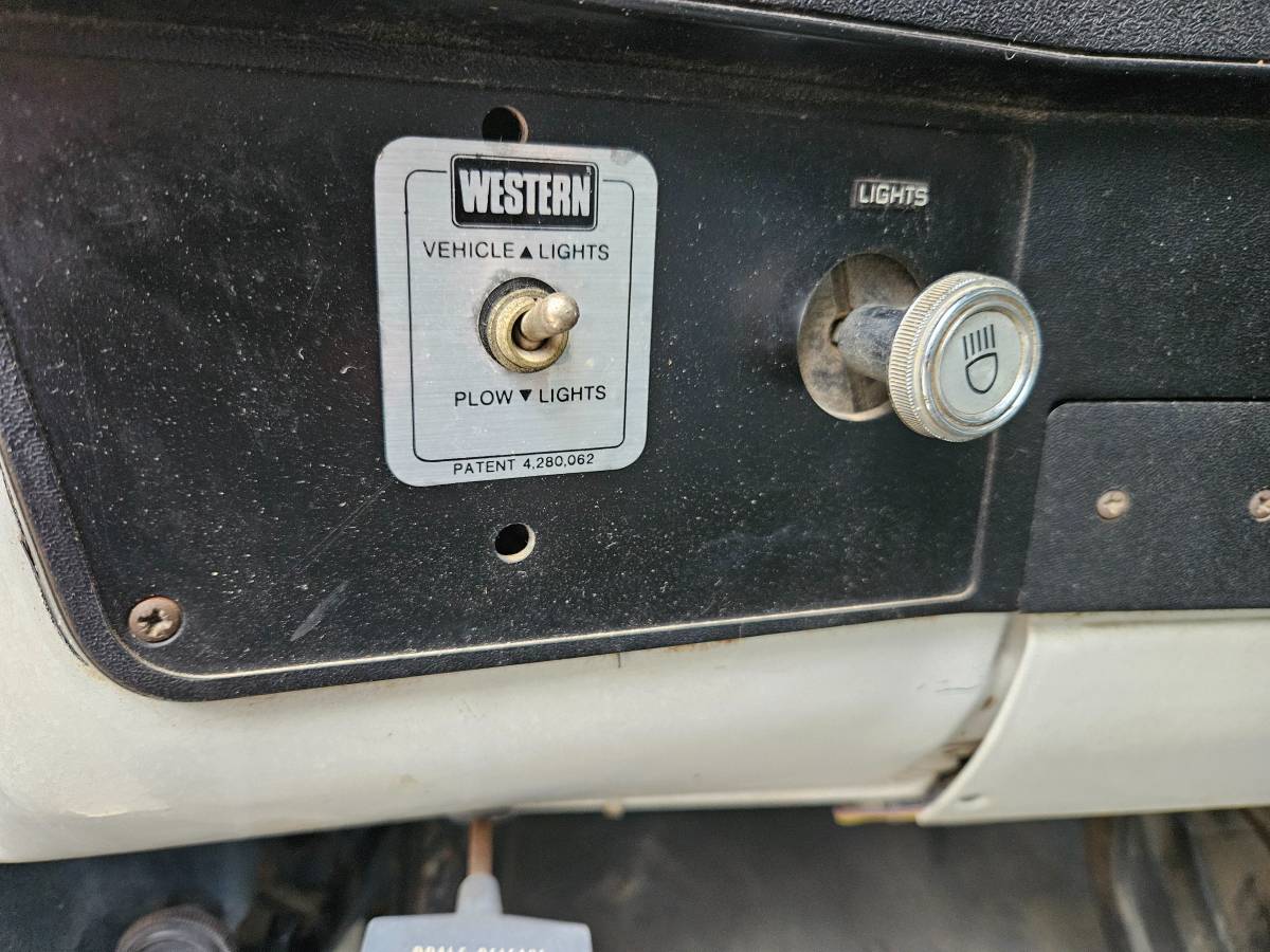 Gmc-3500-dump-truck-1985-17