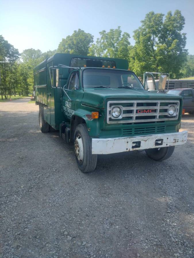 Gmc-700-diesel-1989-green
