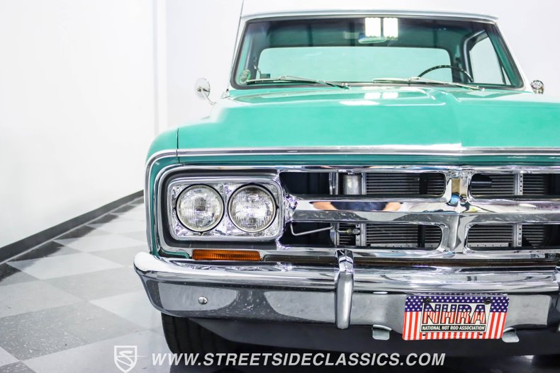 Gmc-C10-1968-Seafoam-Green-Black-22