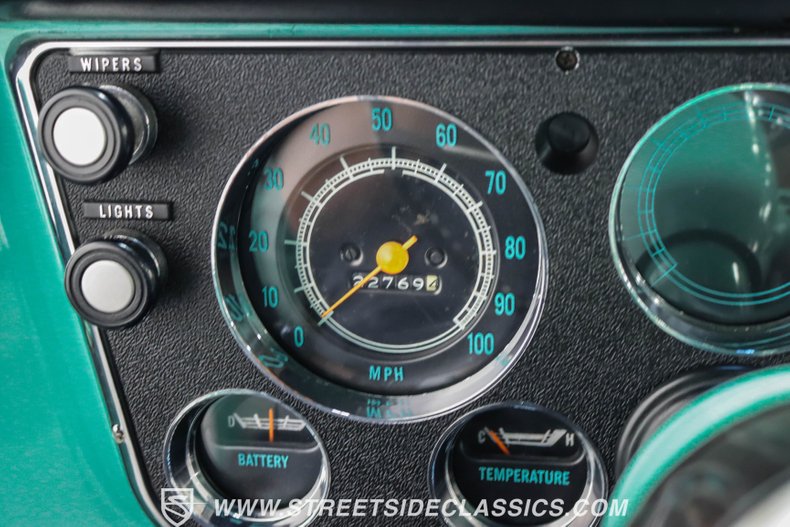 Gmc-C10-1968-Seafoam-Green-Black-43