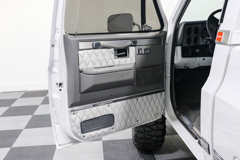 Gmc-K15-1985-White-Black-11