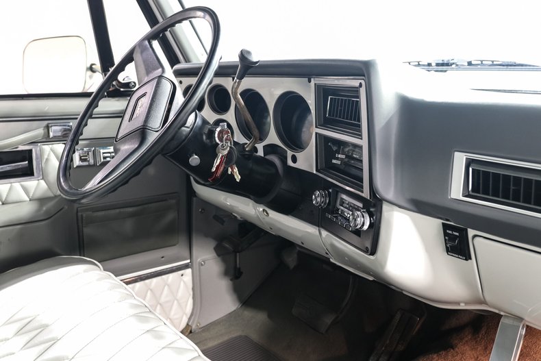 Gmc-K15-1985-White-Black-18