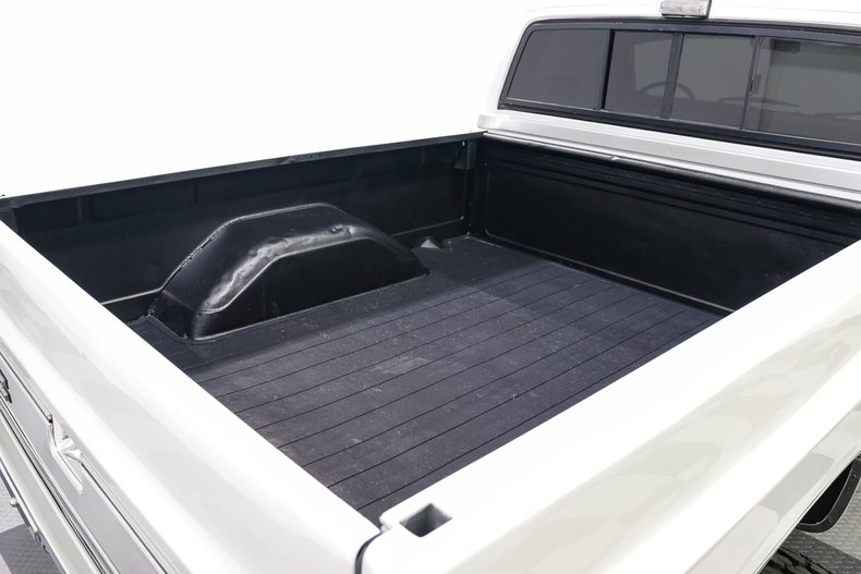 Gmc-K15-1985-White-Black-19