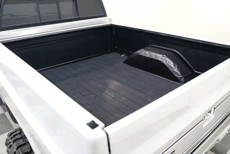 Gmc-K15-1985-White-Black-21