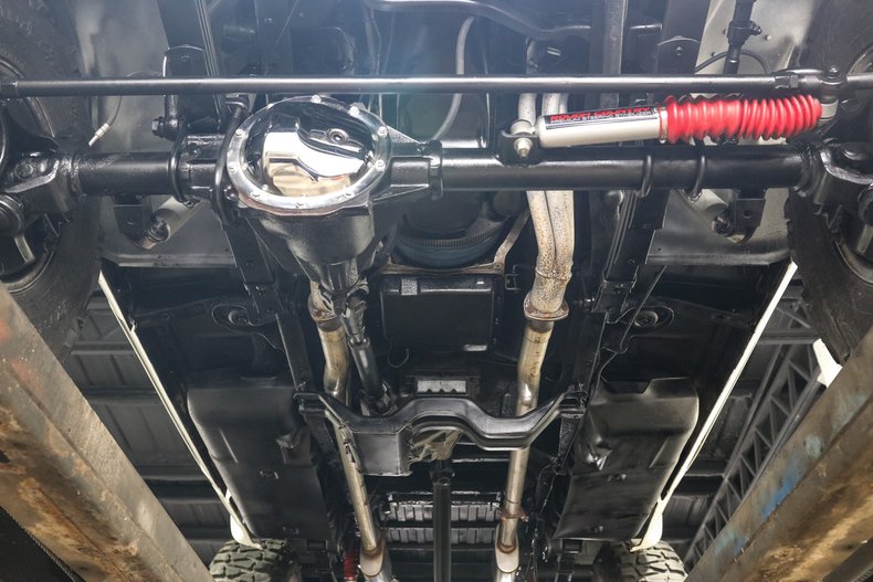 Gmc-K15-1985-White-Black-28