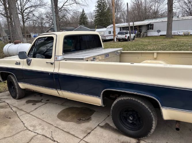 Gmc-Sierra-1978-Yellow