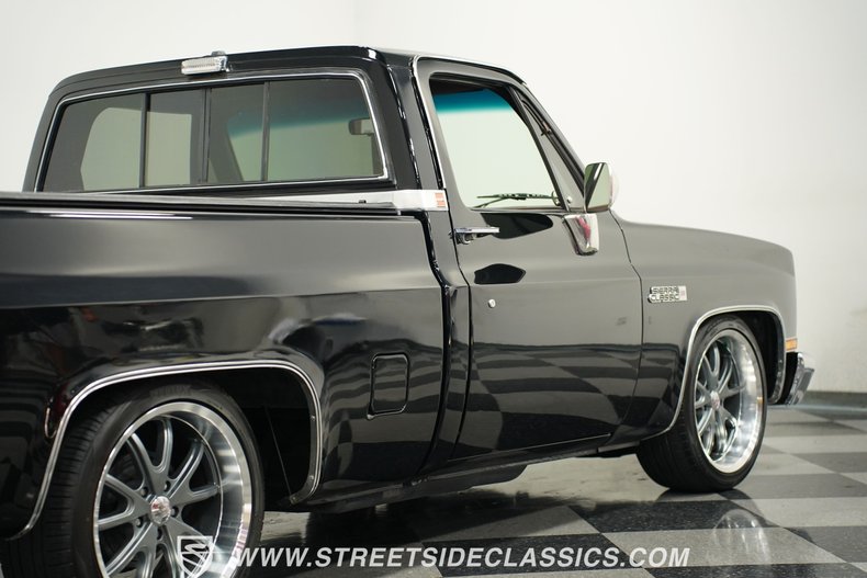 Gmc-Sierra-1986-Midnight-Black-Burgundy-38