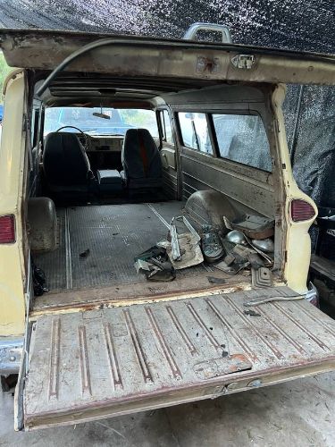 Gmc-Suburban-1963-Yellow-3