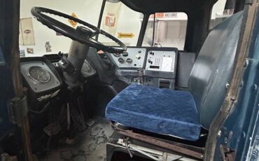 Gmc-astro-95-diesel-1979-blue-11
