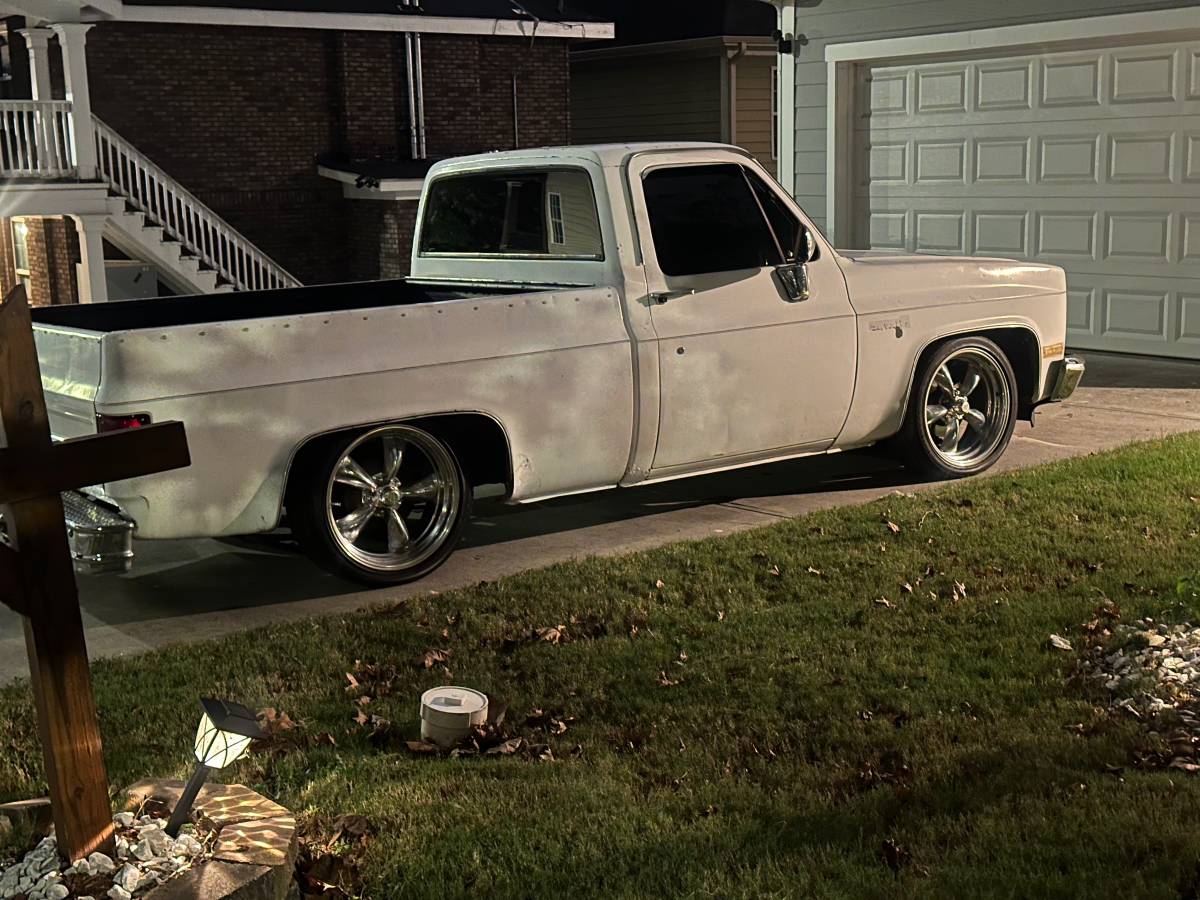 Gmc-c1500-chevy-c10-1985-white-1