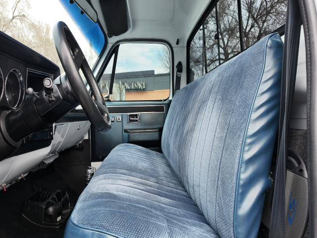 Gmc-ck-1500-1982-white-14
